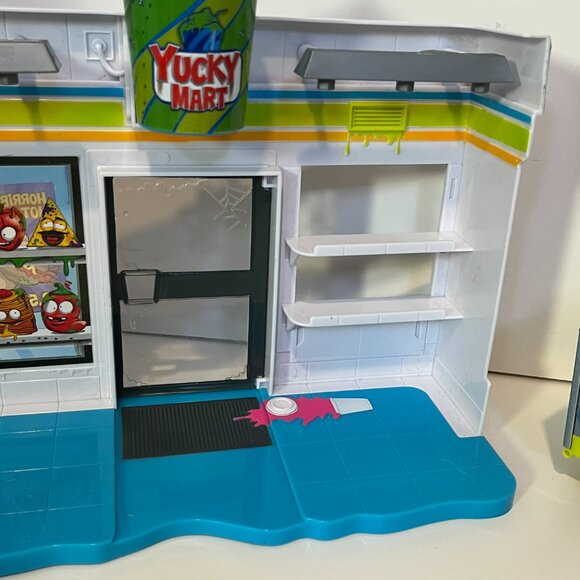 The Grossery Gang Muck Chuck Garbage Truck + Yucky Mart W Checkout Playset - Picture 12 of 15